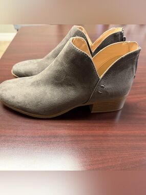 Kenneth Cole Reaction Gray Suede Ankle Booties